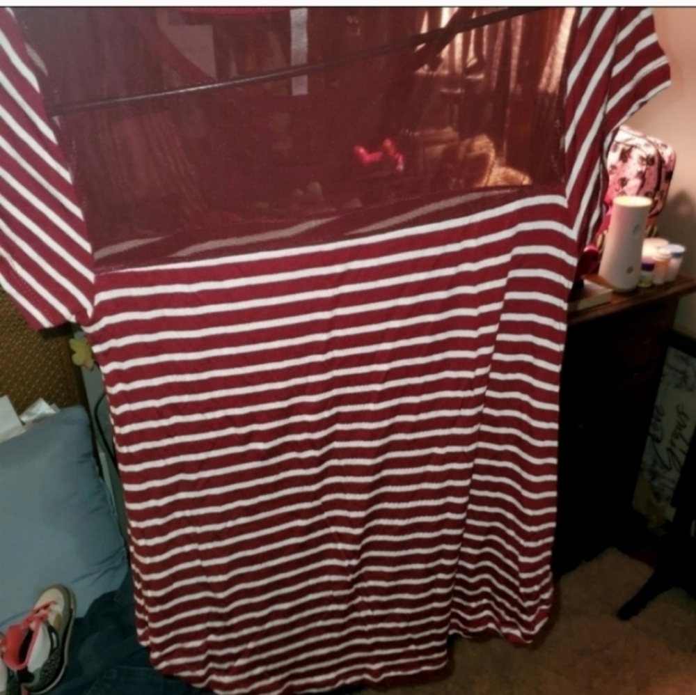 💋5/20 splash red striped blouse medium